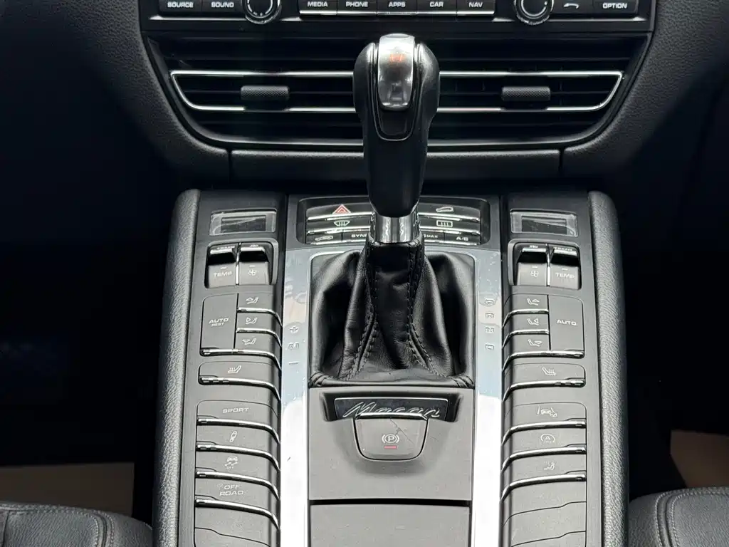 Porsche Macan 2019 — фото 20