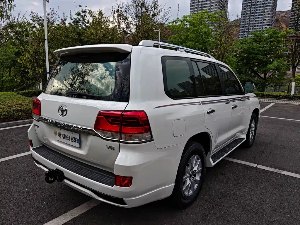 Toyota Land Cruiser 2017 — фото 6