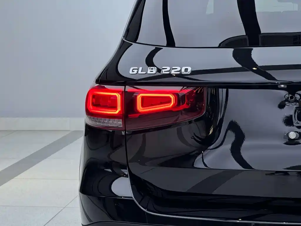 Mercedes-Benz GLB 2023