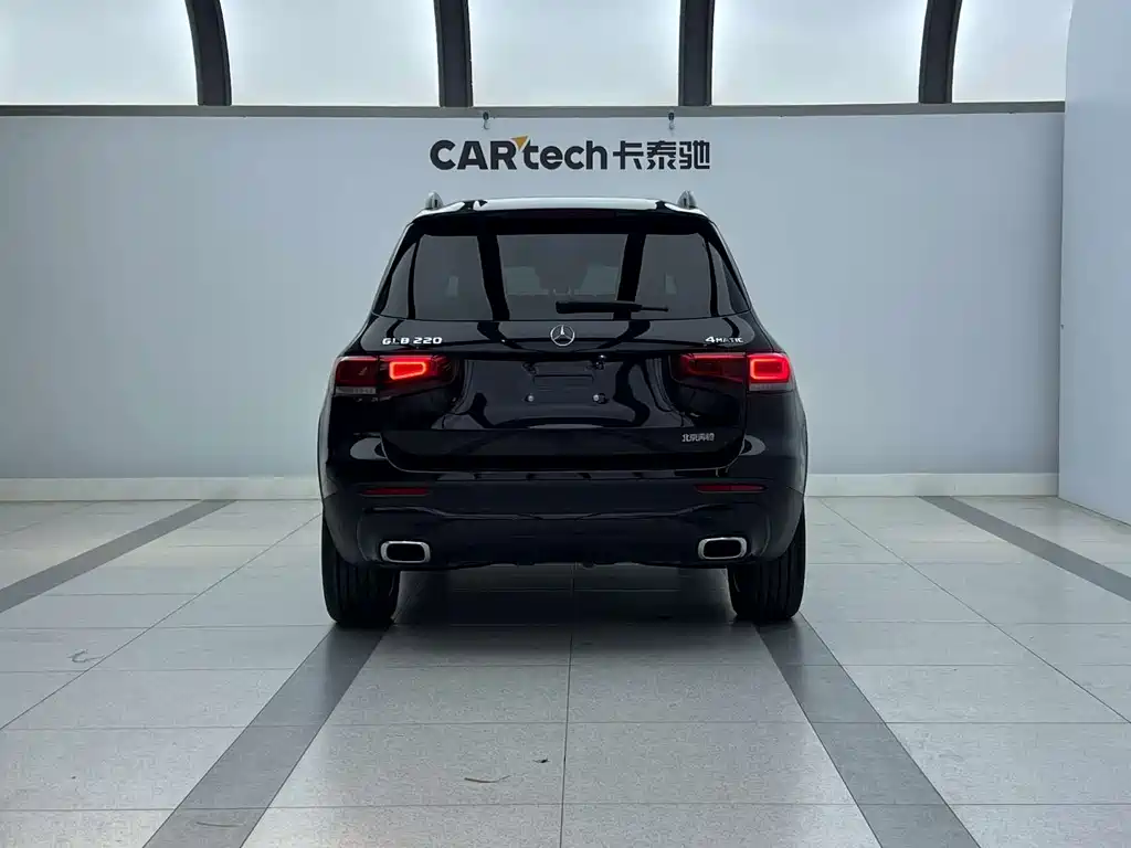 Mercedes-Benz GLB 2023