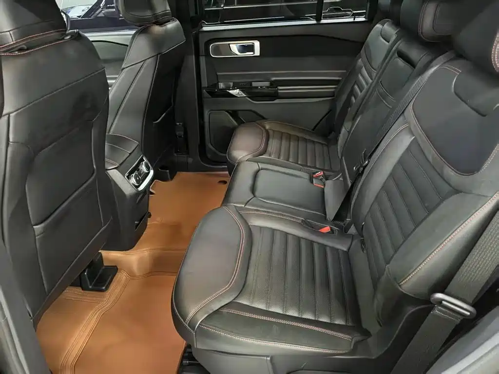 Ford Explorer 2023 — фото 18