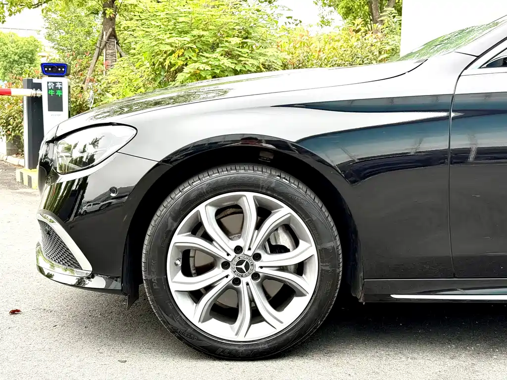 Mercedes-Benz E-Class 2022 — фото 18