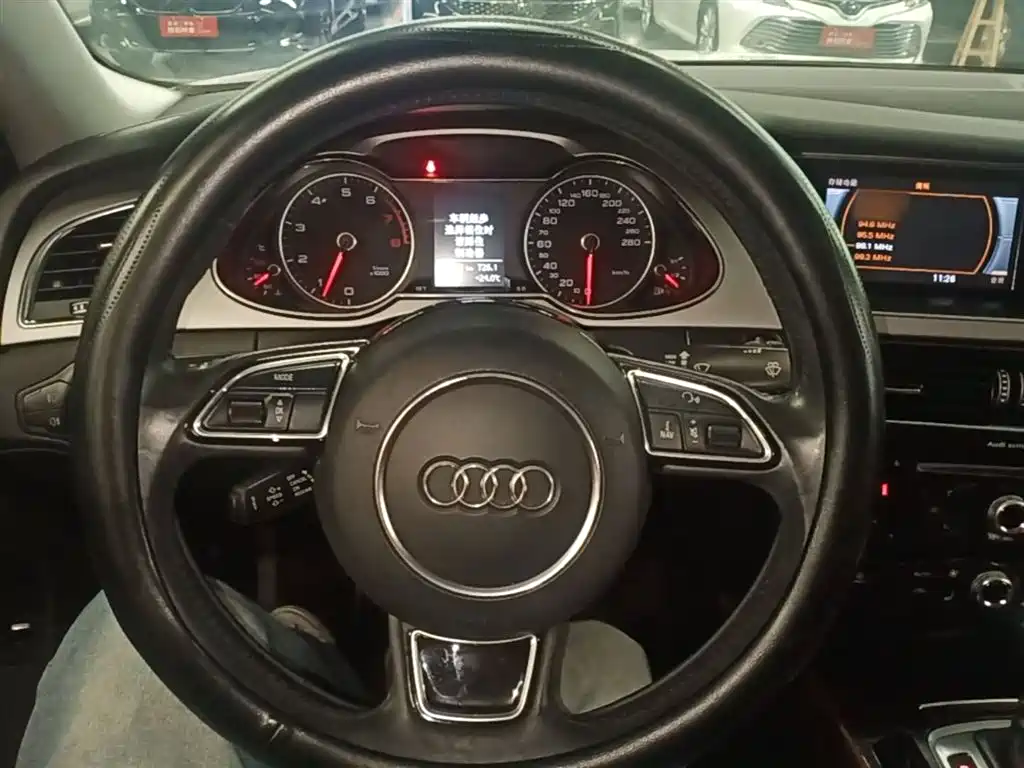Audi A4L 2014 — фото 11