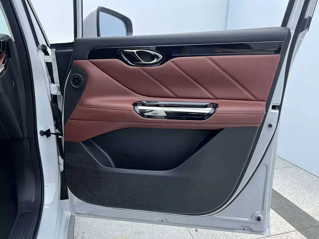 GAC Trumpchi E8 PHEV 2024 — фото 14