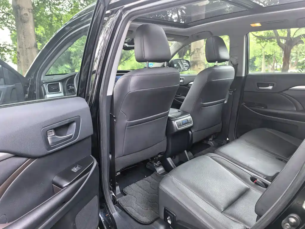 Toyota Highlander 2018 — фото 11
