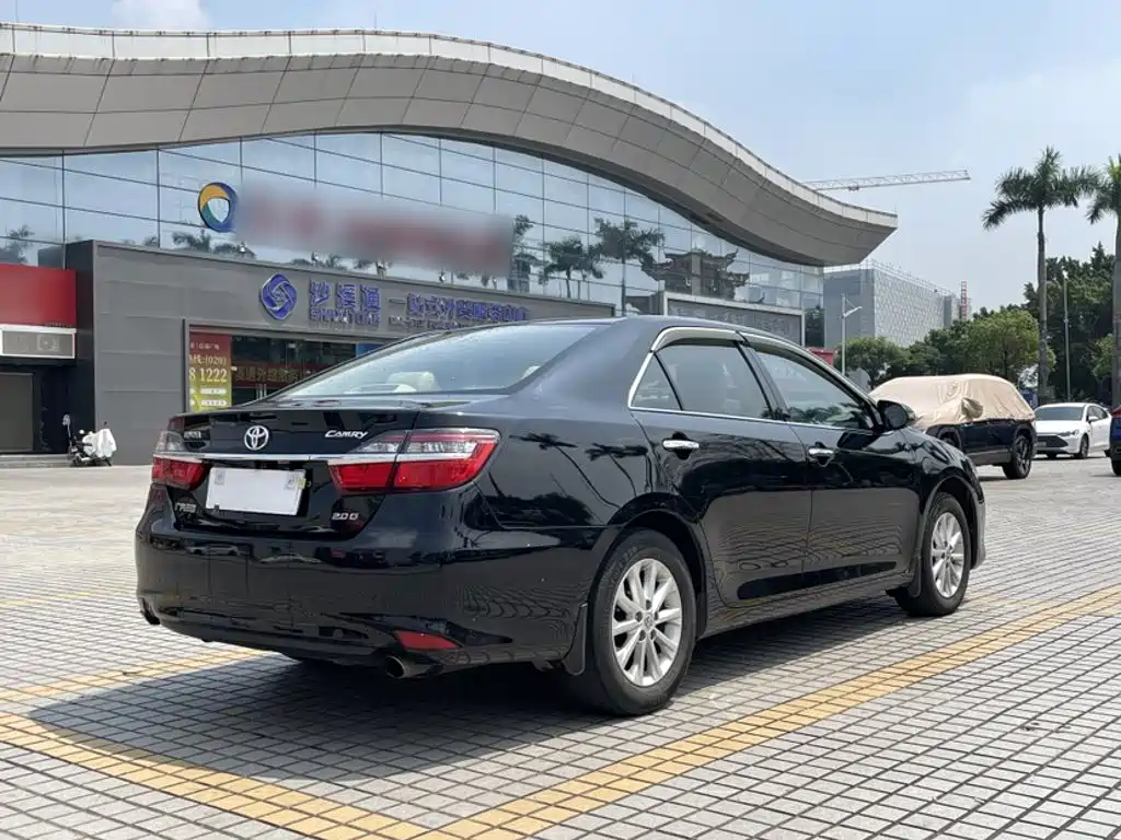 Toyota Camry 2015 — фото 25