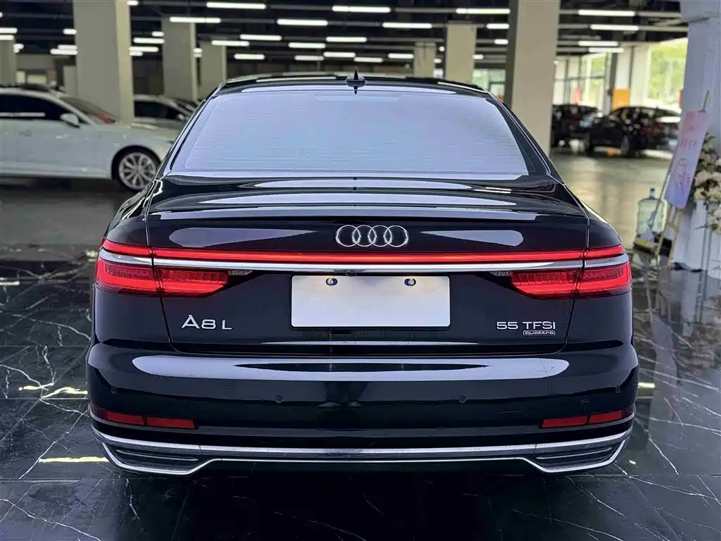 Audi A8 2018 — фото 26