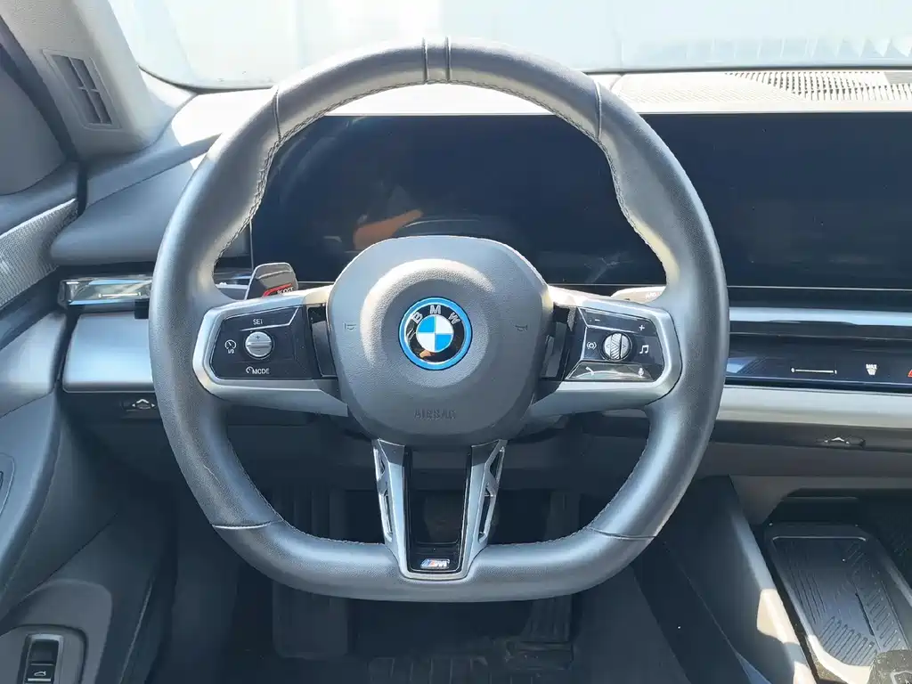 BMW i5 2025 — фото 12