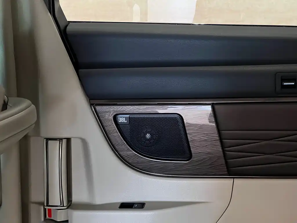 Toyota Alphard 2024 — фото 15