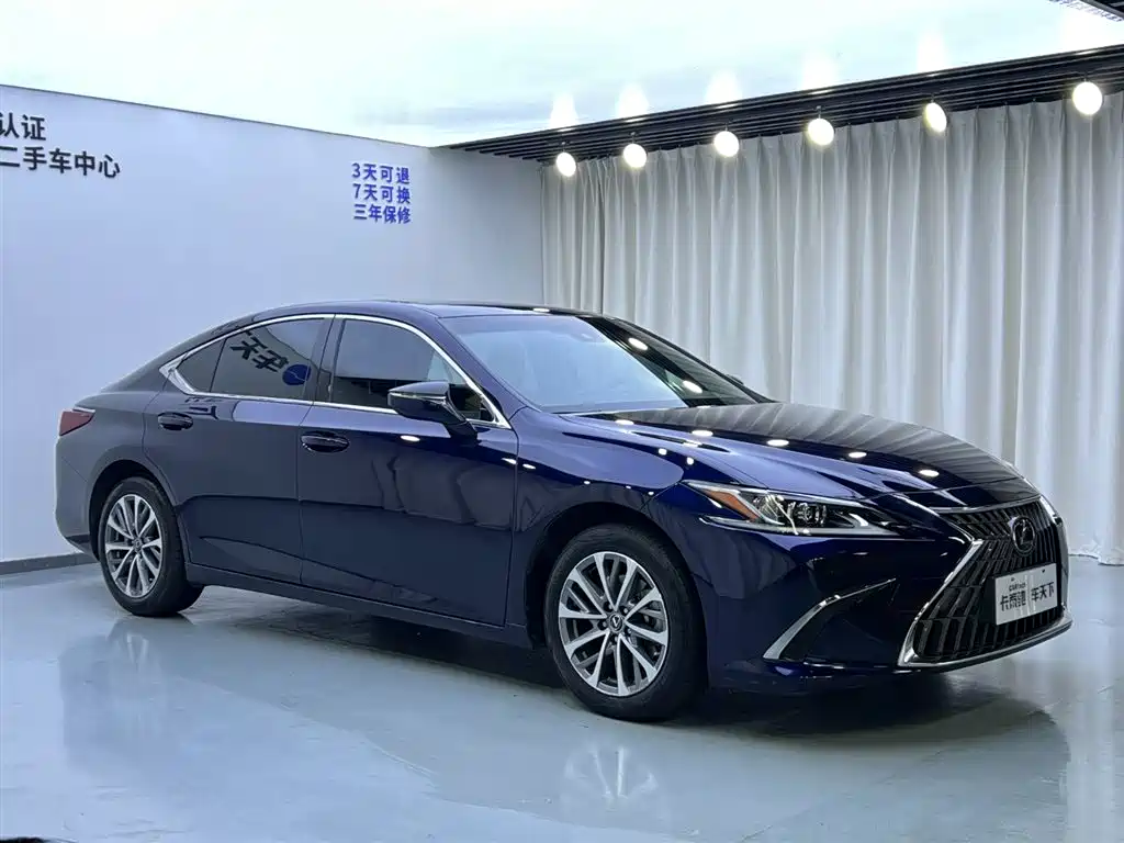 Lexus ES 2021
