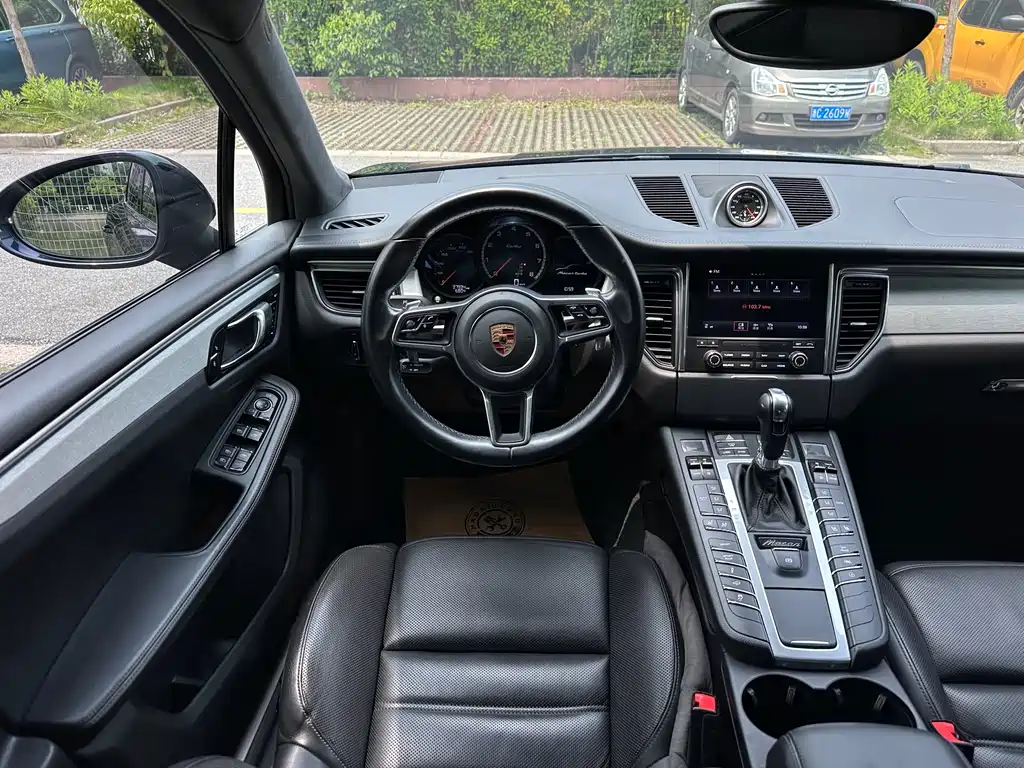 Porsche Macan 2018 — фото 12