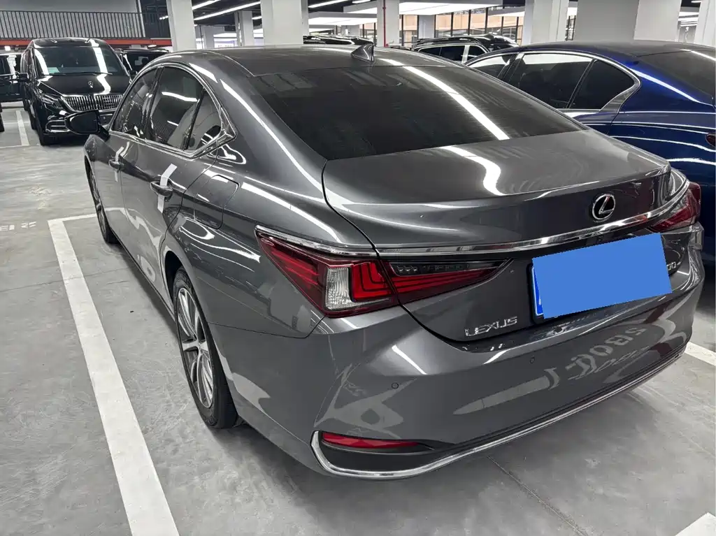 Lexus ES 2020 — фото 9