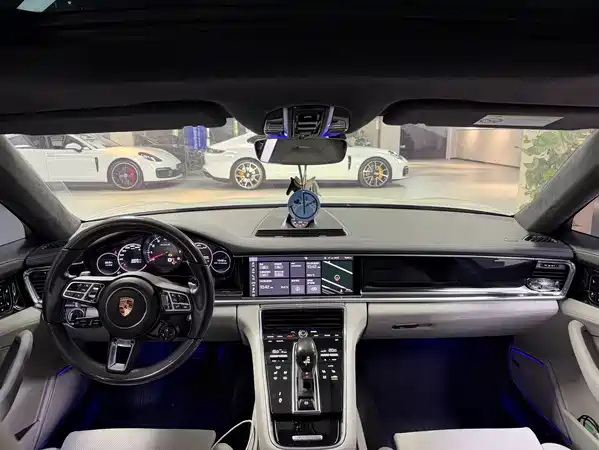 Porsche Panamera 2018