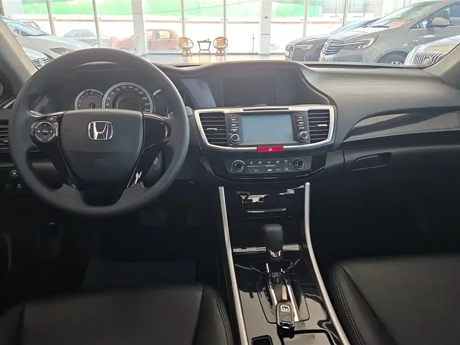 Honda Accord 2016 — фото 12