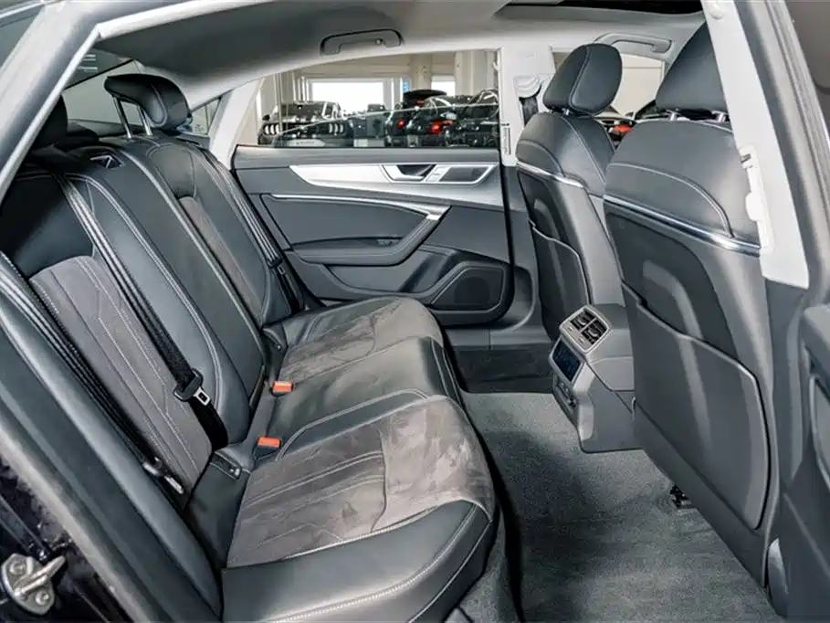 Audi A7L 2025 — фото 20