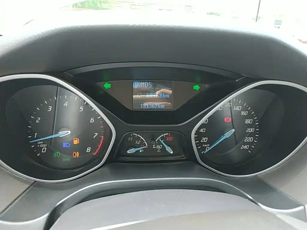 Ford Focus 2015 — фото 12