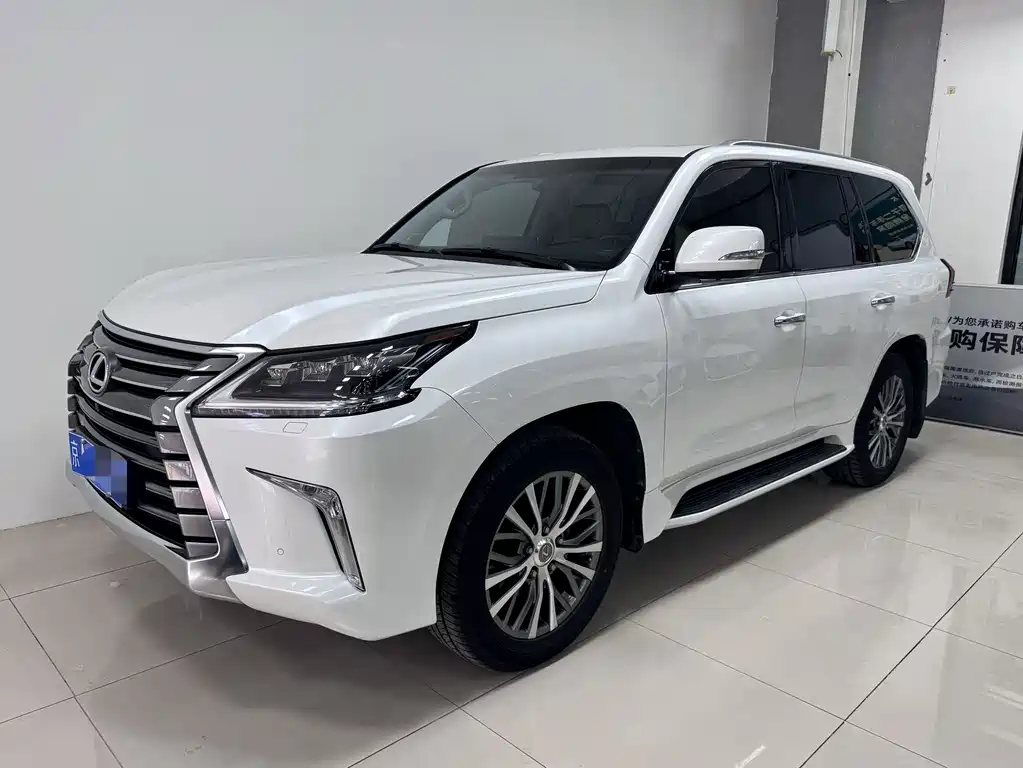 Lexus LX 2019 — фото 1