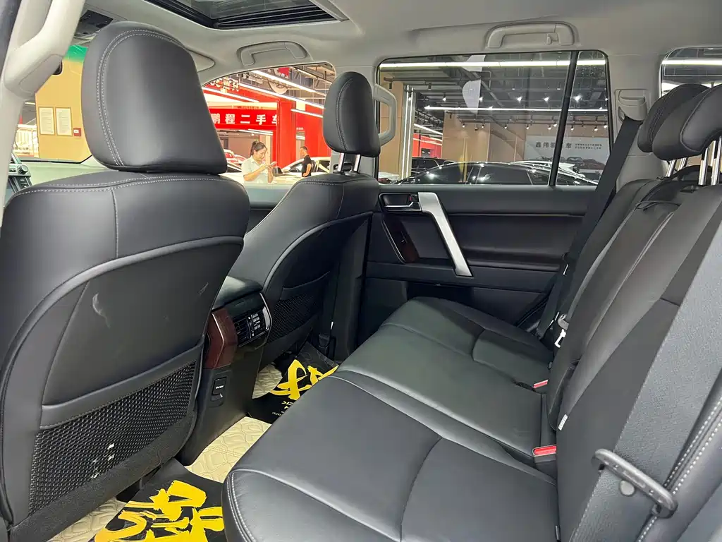 Toyota Prado 2016 — фото 10