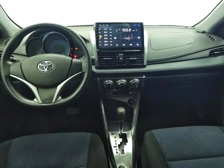 Toyota Yaris L 2015 — фото 12