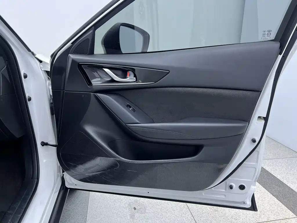 Mazda CX-4 2023 — фото 25