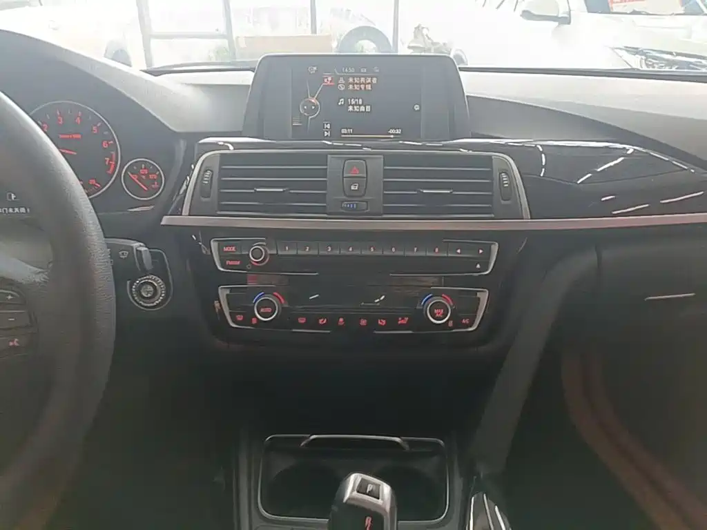 BMW 3 Series 2017 — фото 13