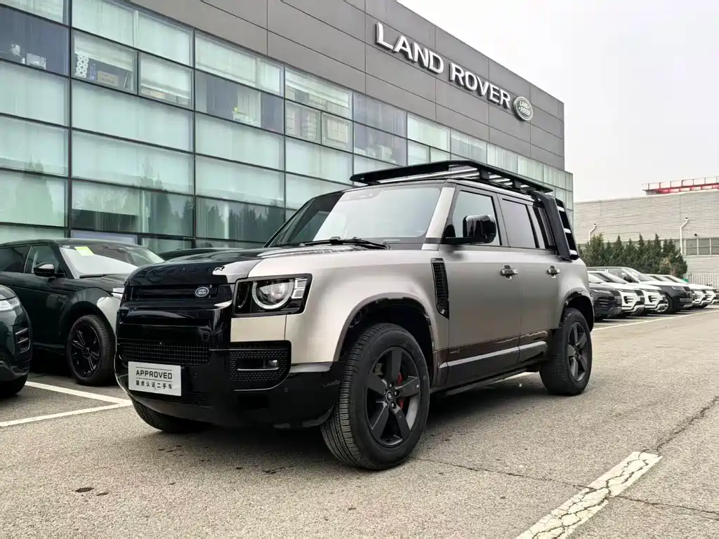 Land Rover Defender 2024 — фото 1