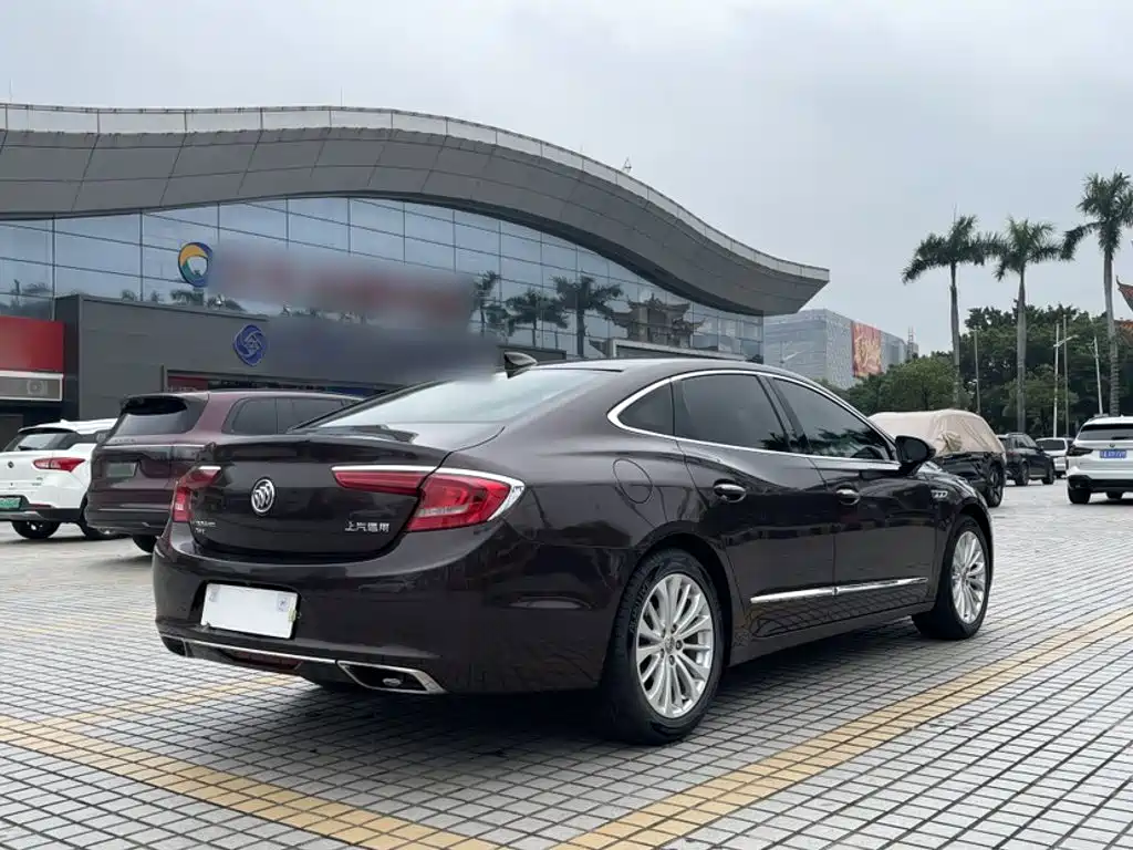 Buick LaCrosse 2017 — фото 25