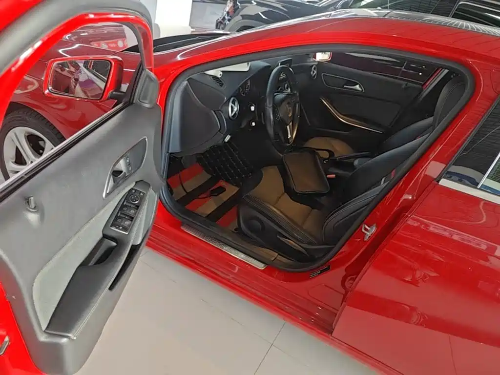 Mercedes-Benz A-Class 2015 — фото 16