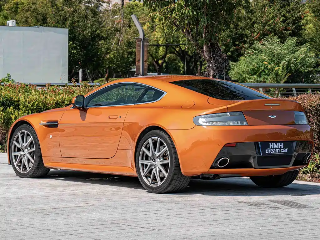 Aston Martin V8 Vantage 2014 — фото 10