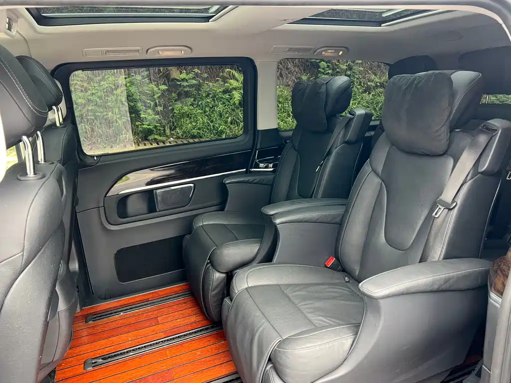 Mercedes-Benz V-Class 2018 — фото 20
