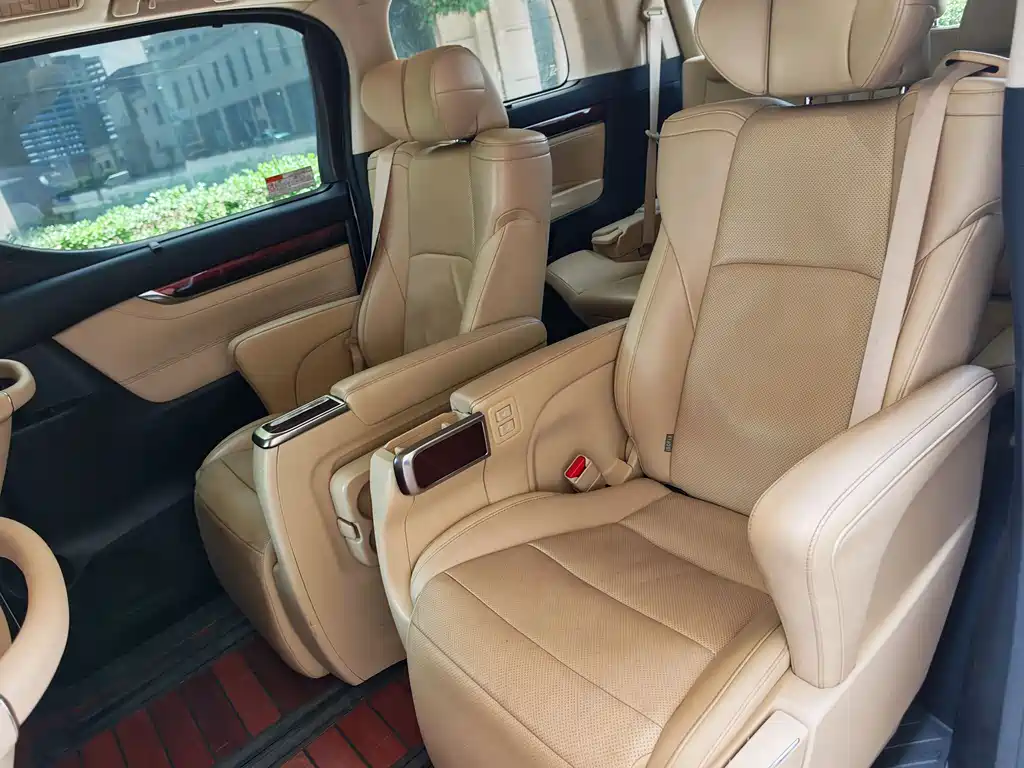Toyota Alphard 2016 — фото 10