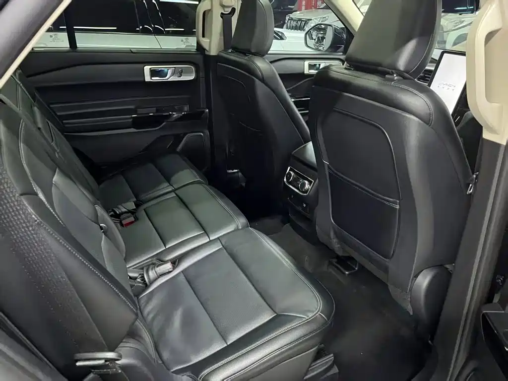 Ford Explorer 2022 — фото 18