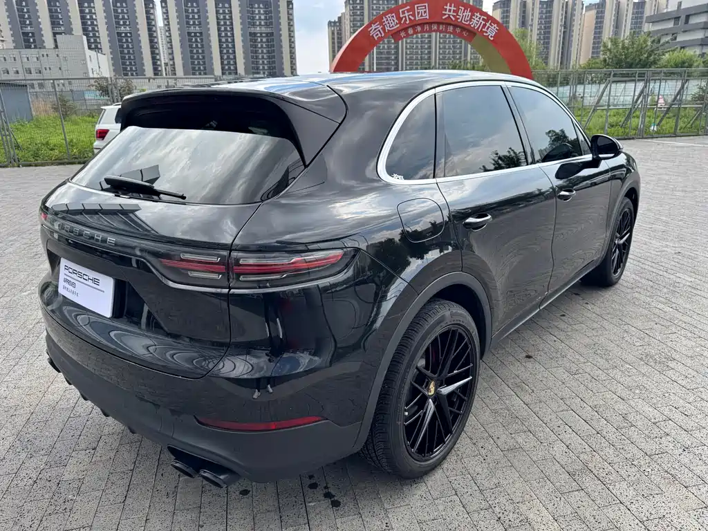 Porsche Cayenne 2018 — фото 12