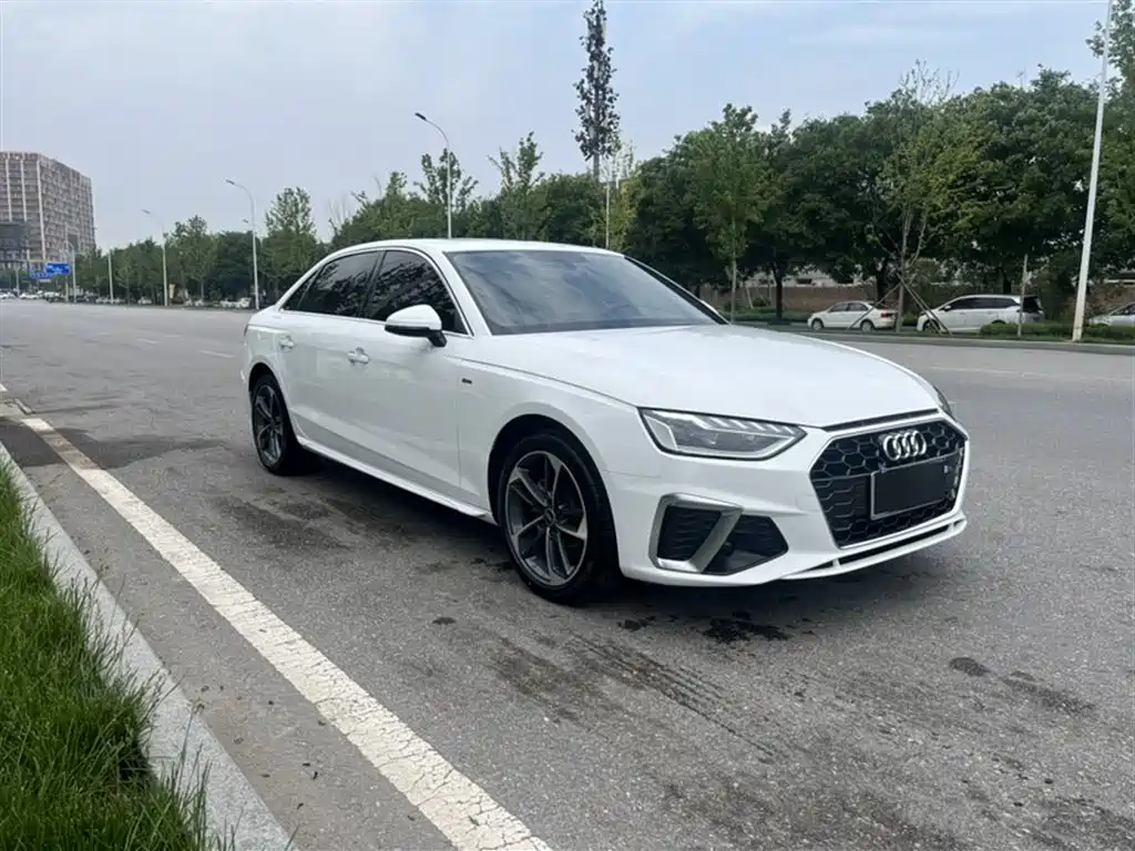 Audi A4L 2023 — фото 12