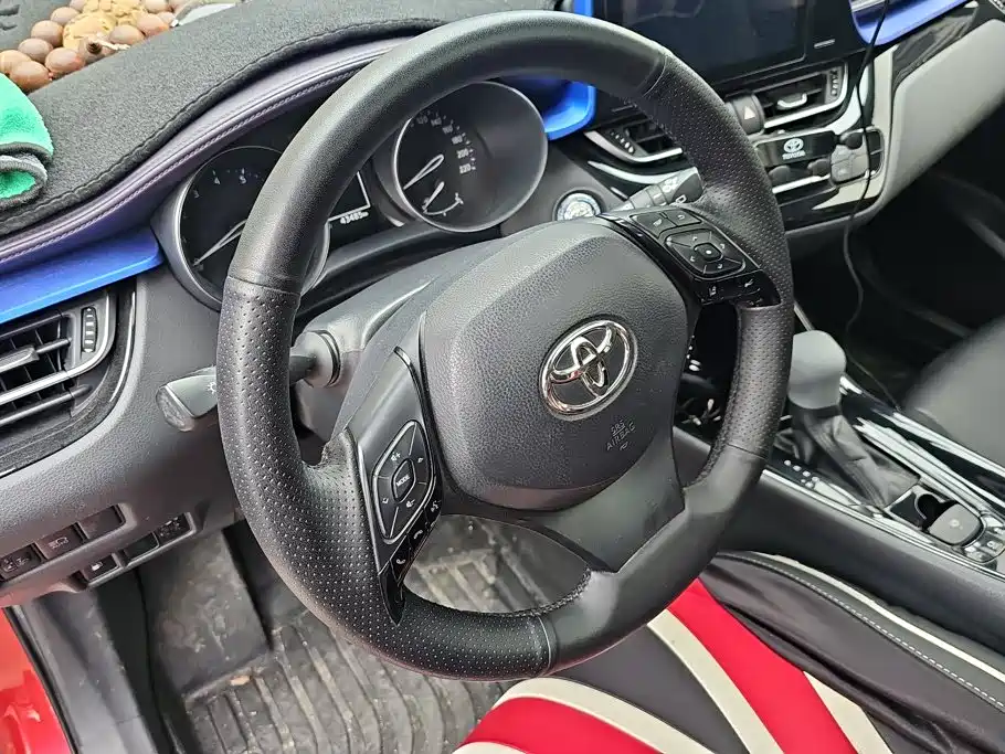 Toyota C-HR 2020 — фото 15