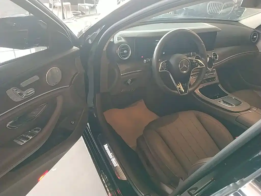 Mercedes-Benz E-Class 2023 — фото 16