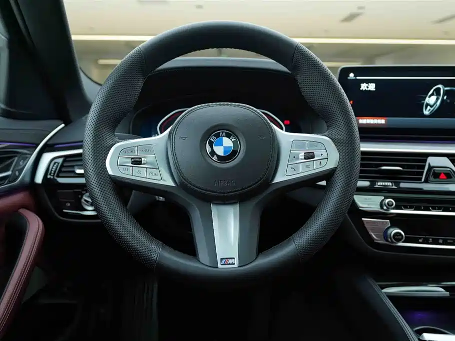 BMW 5 Series 2024 — фото 18