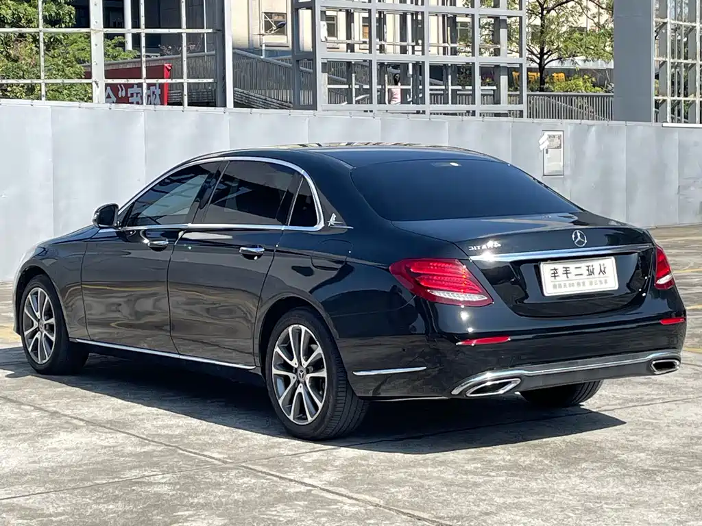 Mercedes-Benz E-Class 2017 — фото 11