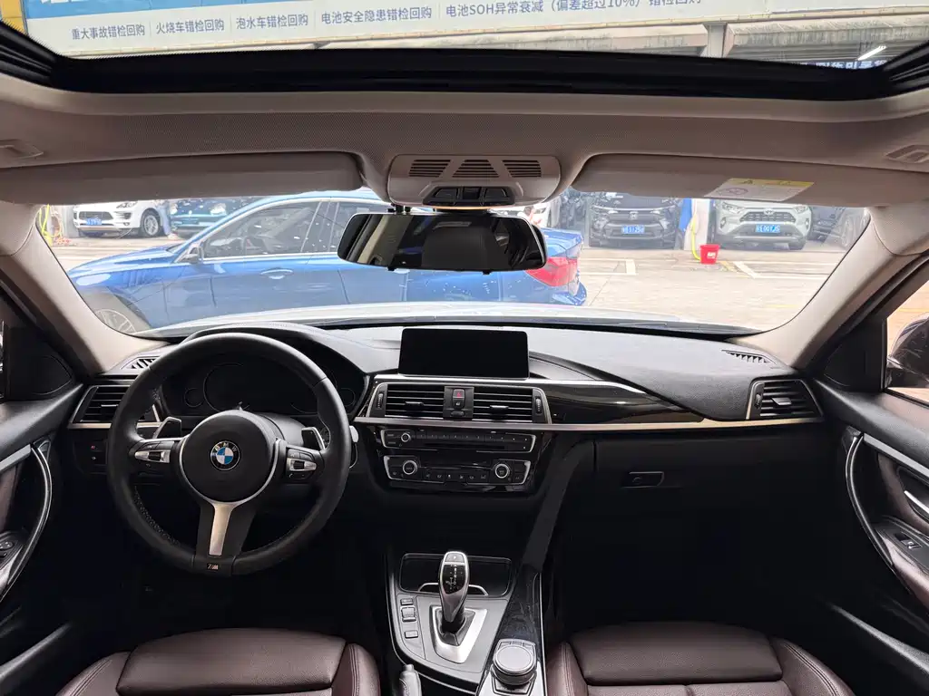 BMW 3 Series 2018 — фото 14