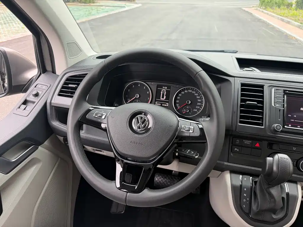 Volkswagen Caravelle 2017 — фото 10
