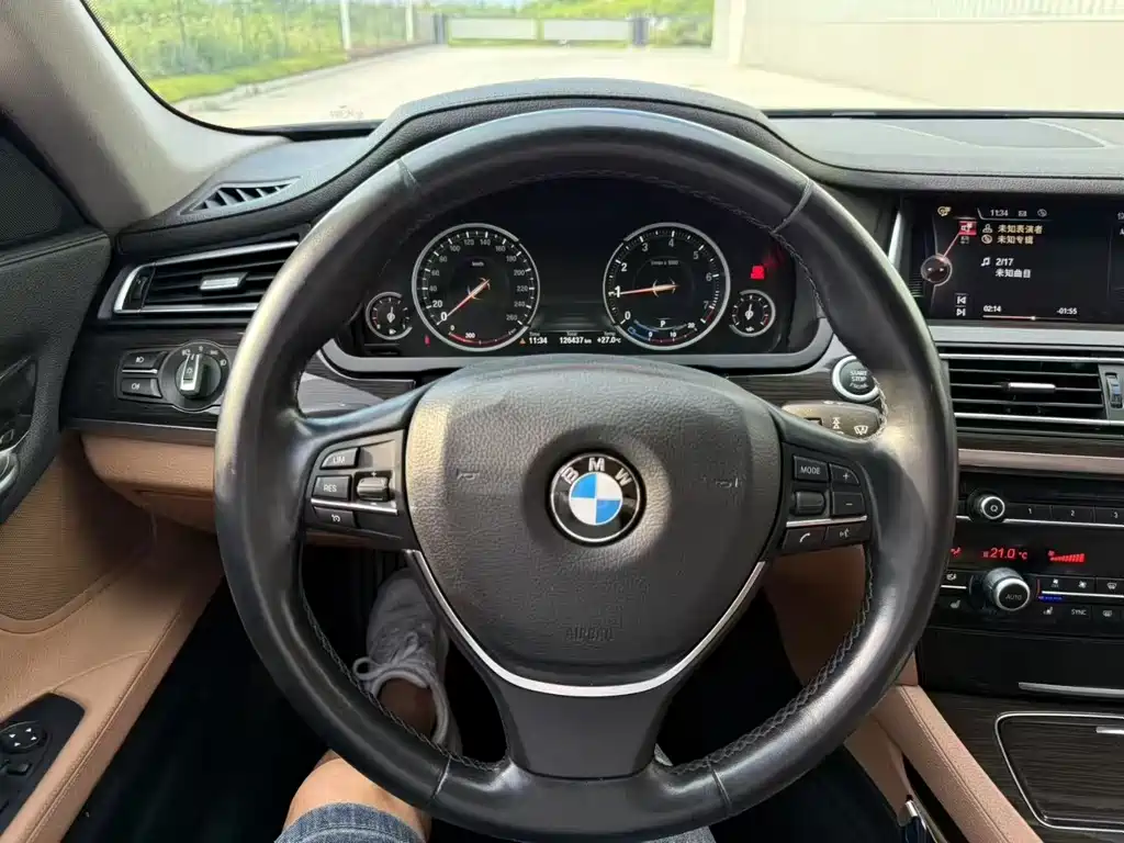 BMW 7 Series 2016 — фото 9