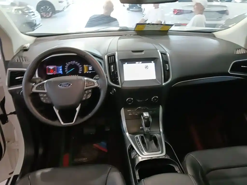 Ford Edge 2017 — фото 10