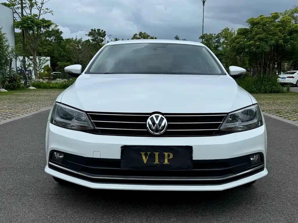 Volkswagen Sagitar 2016