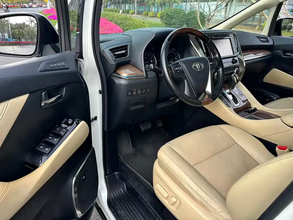 Toyota Alphard 2018 — фото 12