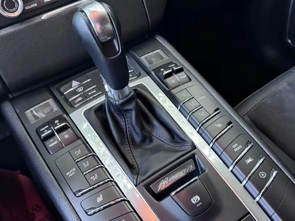 Porsche Macan 2017 — фото 10
