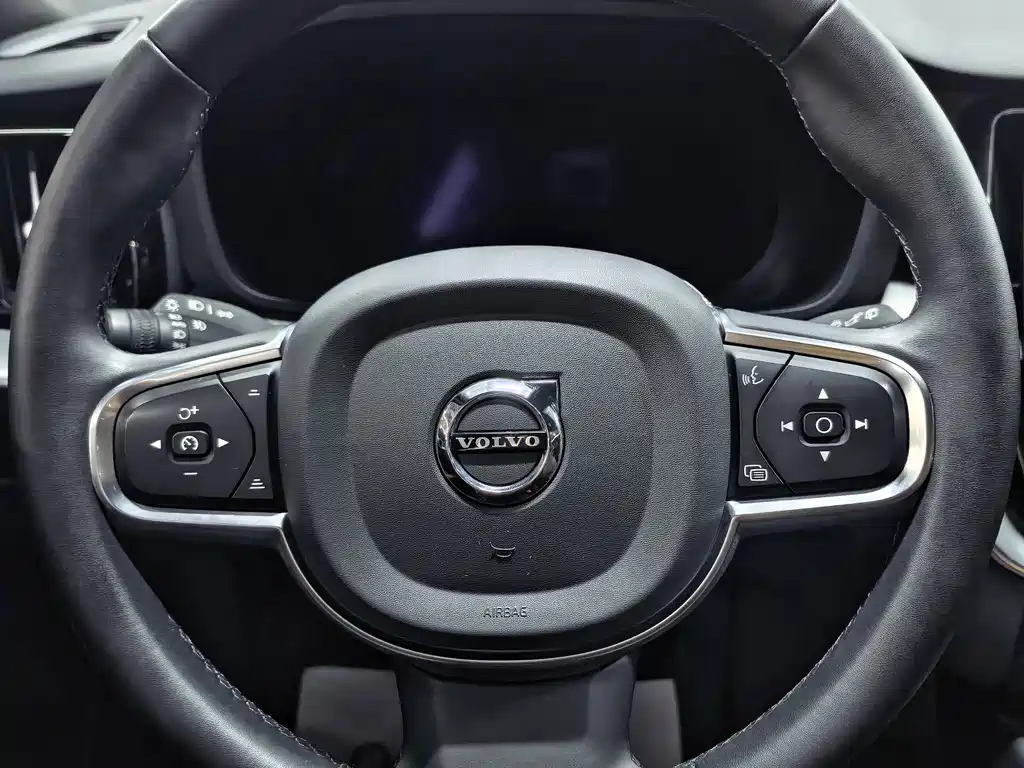 Volvo XC60 2024 — фото 11