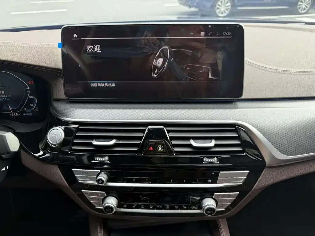 BMW 5 Series New Energy 2021 — фото 15