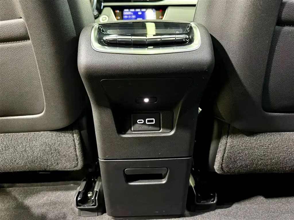Cadillac XT6 2023 — фото 20