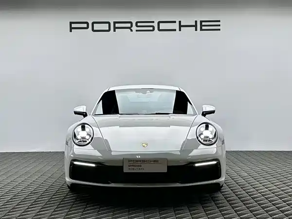 Porsche 911 2025
