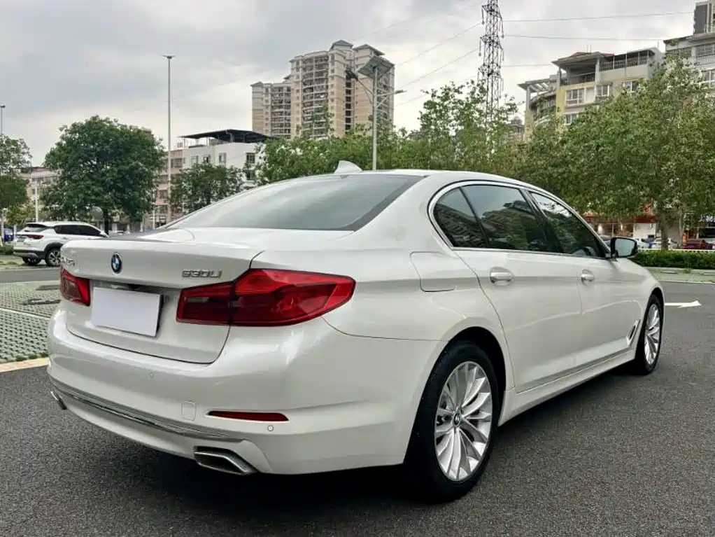BMW 5 Series 2020 — фото 9